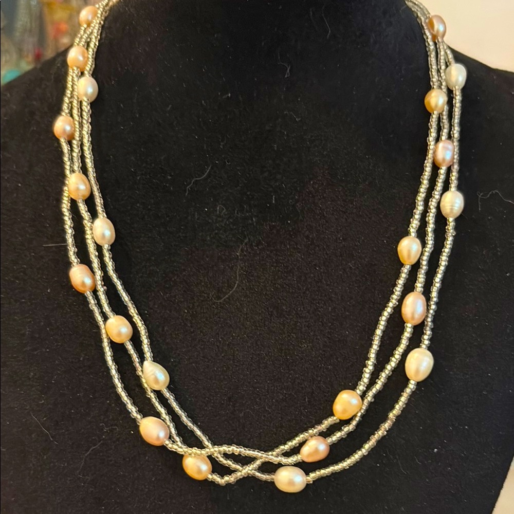Vintage genuine, pearl and seed bead choker with magnetic closure